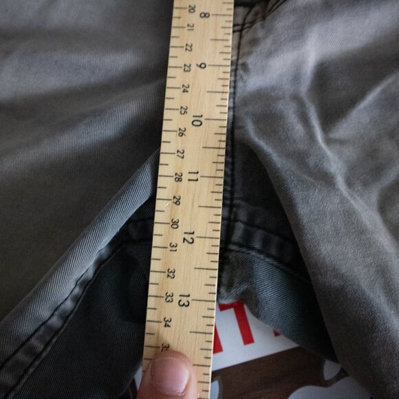 American Eagle Sunfaded Gray Cargo Shorts / 36 - Picture 9 of 9
